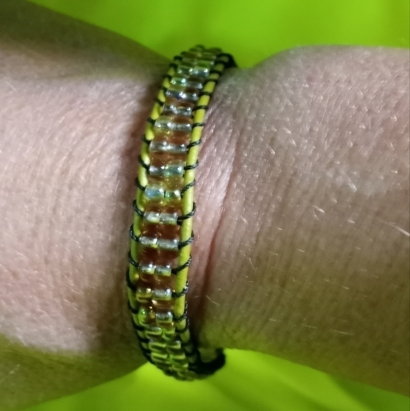 Green pink Aurora borealis Beads beaded bracelet tree button clasp - Picture 1 of 8